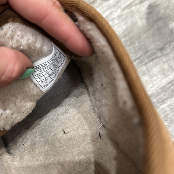 Ugg size 10 - Picture 6 of 6